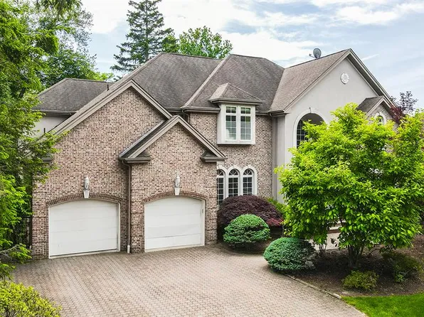 6 Maplewood Rd, Closter, NJ 07624