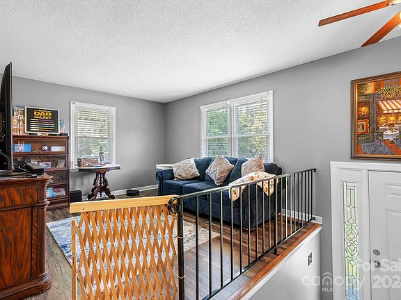 3rd image of 1341 Village Cir