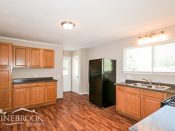 4th image of 1655 Jackson Ln
