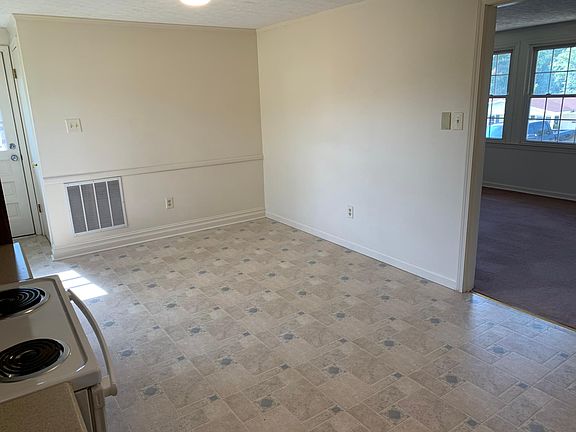 4th image of 25409 Halifax Dr