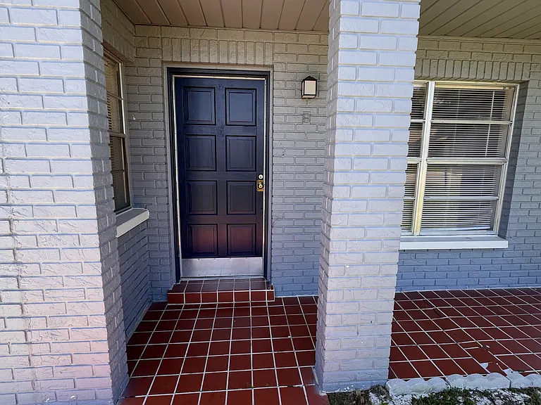 7504 N Thatcher Ave — Photo 4