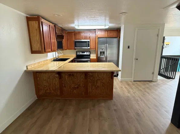 7724 S Avondale Dr, Cottonwood Heights, UT 84121
