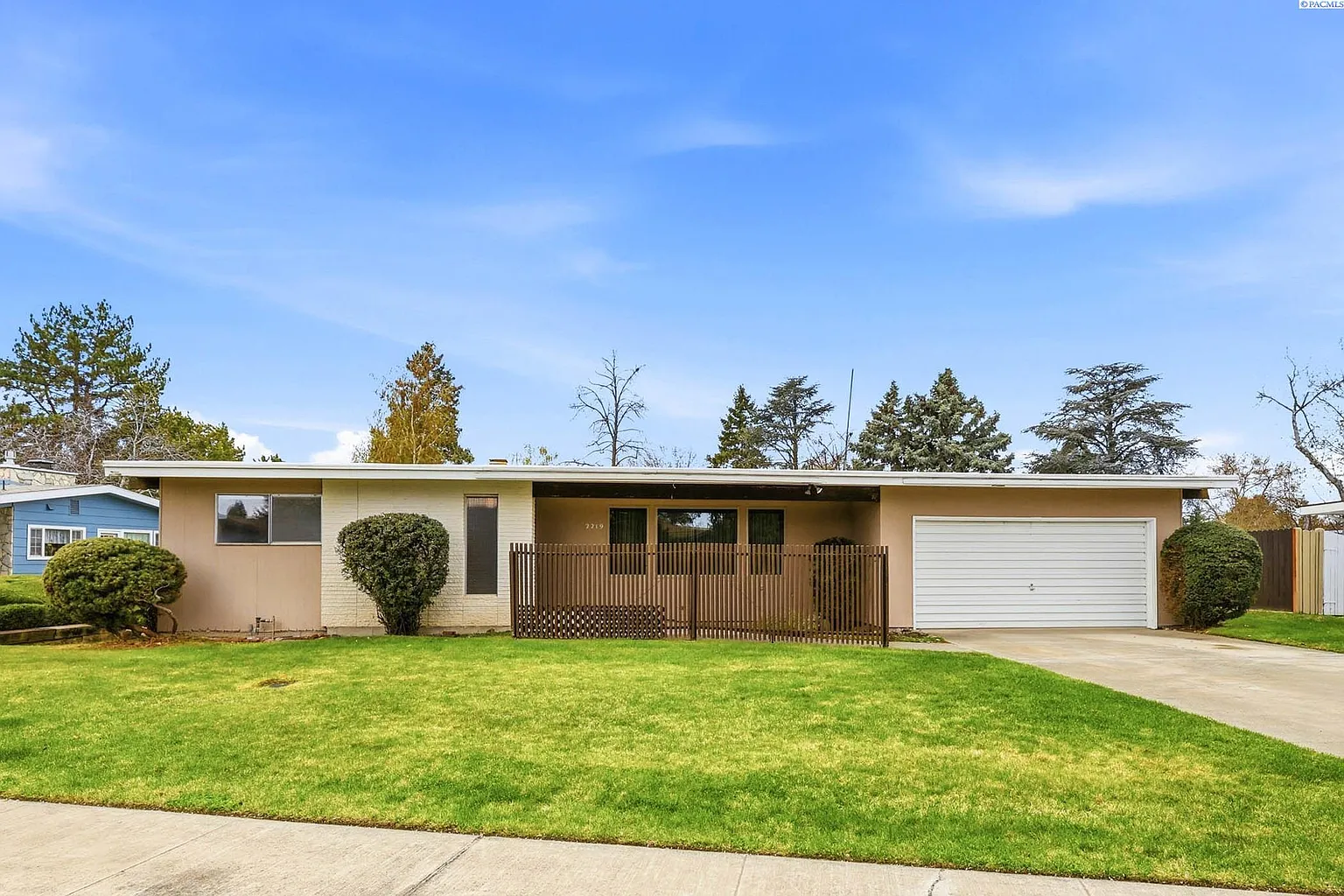 2219 Enterprise Dr photo 1