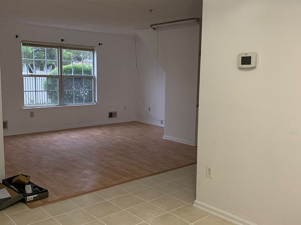 1st image of 17 Inverness Dr