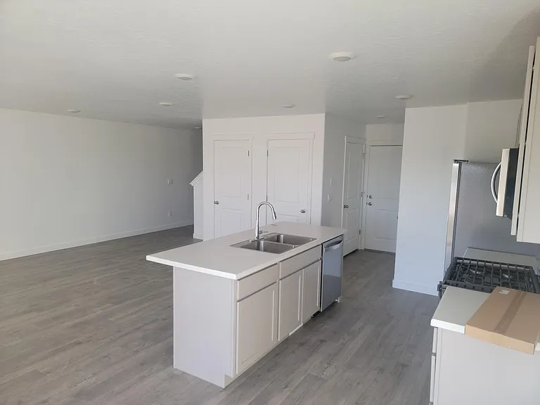 32 N Wayne Way — Photo 3