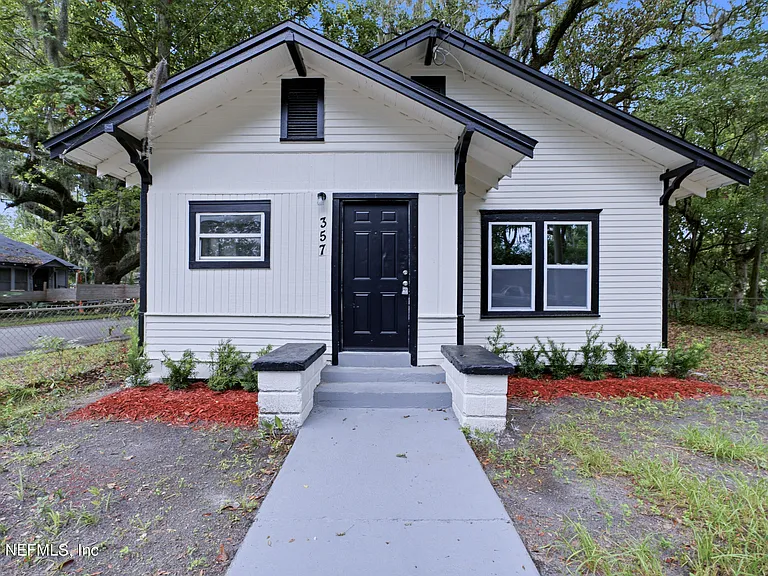 357 Crystal St — Photo 4