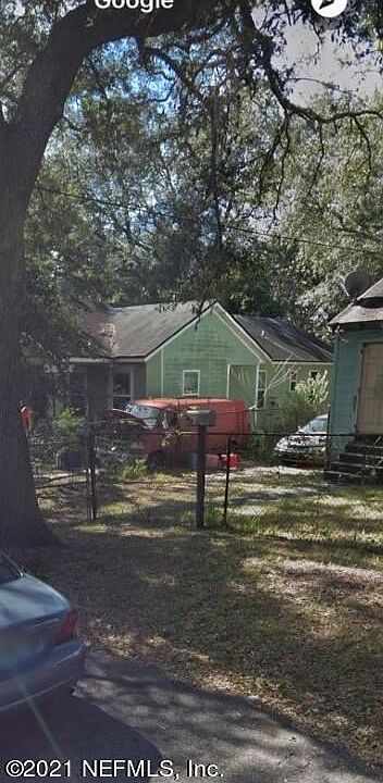 1st image of 2060 Louise St