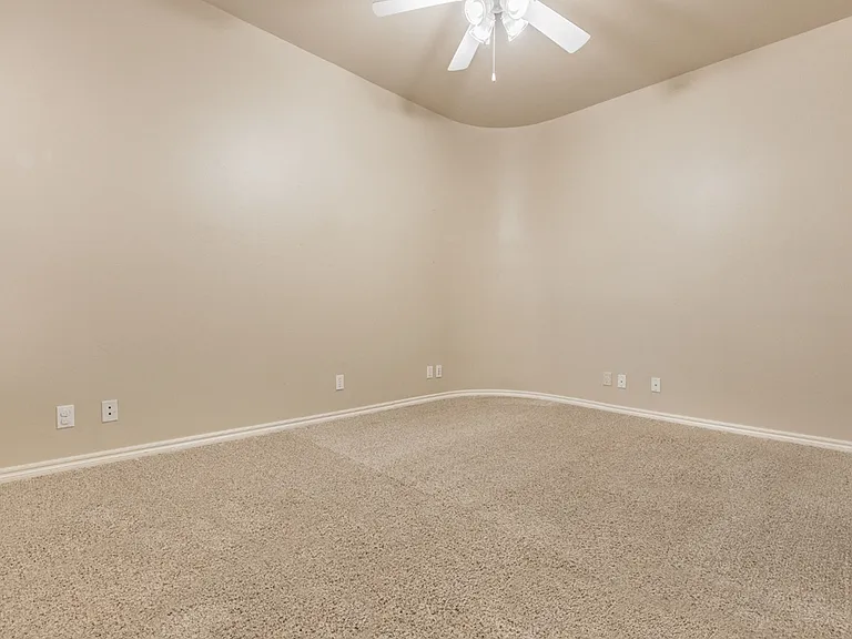 4001 NE 138th Ter — Photo 13