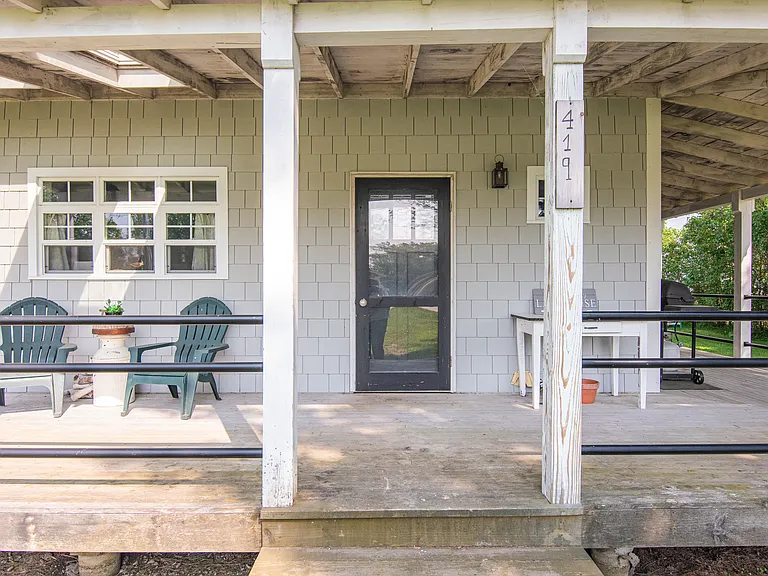 419 N End Rd E — Photo 12