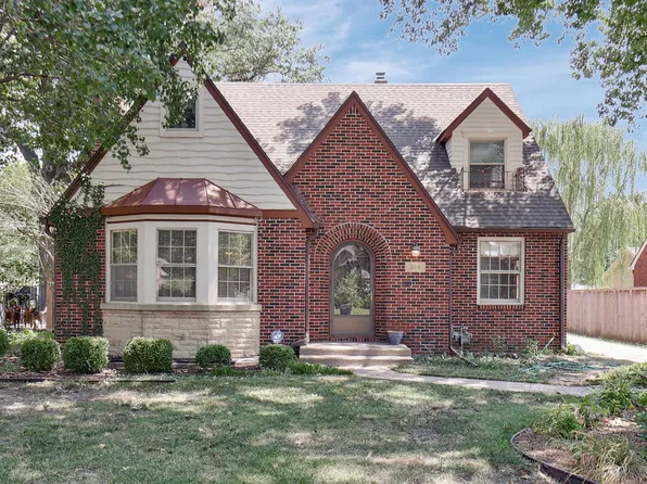 208 N Parkwood Ln, Wichita, KS 67208