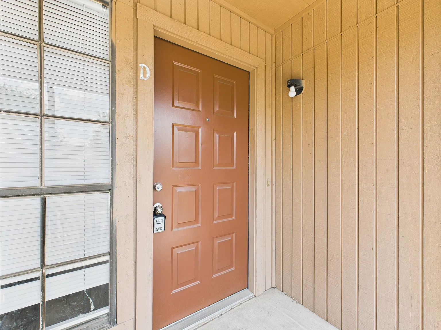 1802 Woodsman Drive- D - D — Photo 2