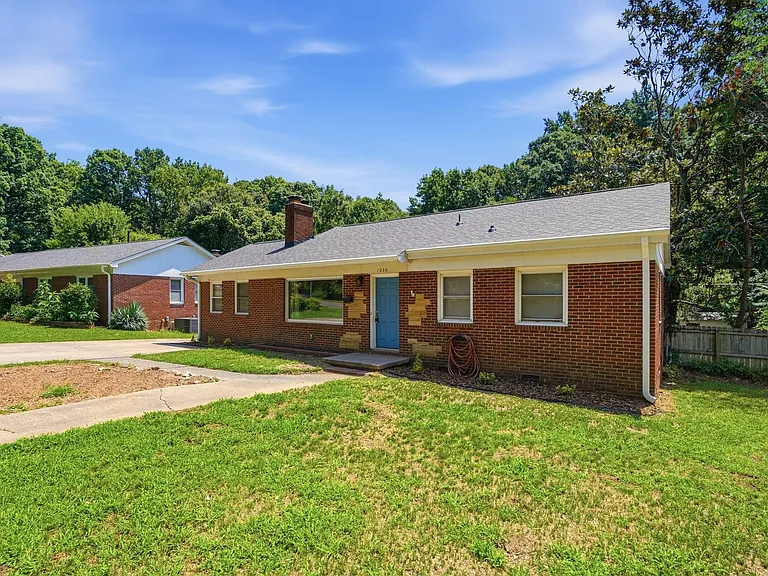 1230 Roanoke Ave — Photo 3