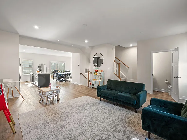 9019 Belinda Blvd — Photo 8