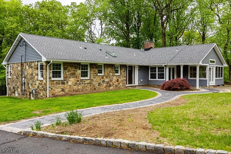 4 bed, 3.0 bath, $6,500 — Photo 1