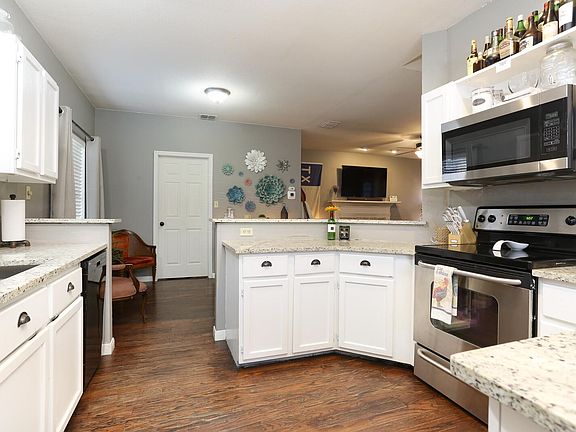 3rd image of 130 Cibolo Basin Dr
