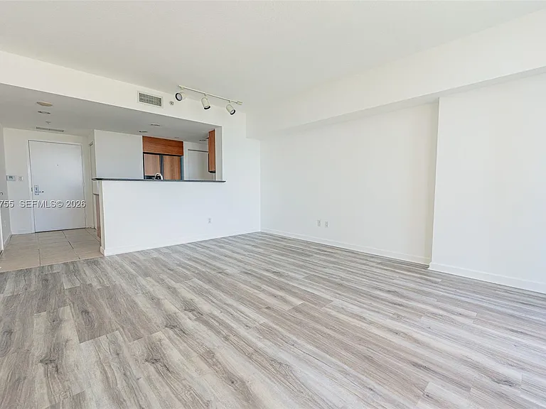 325 Biscayne Blvd #2020 — Photo 11