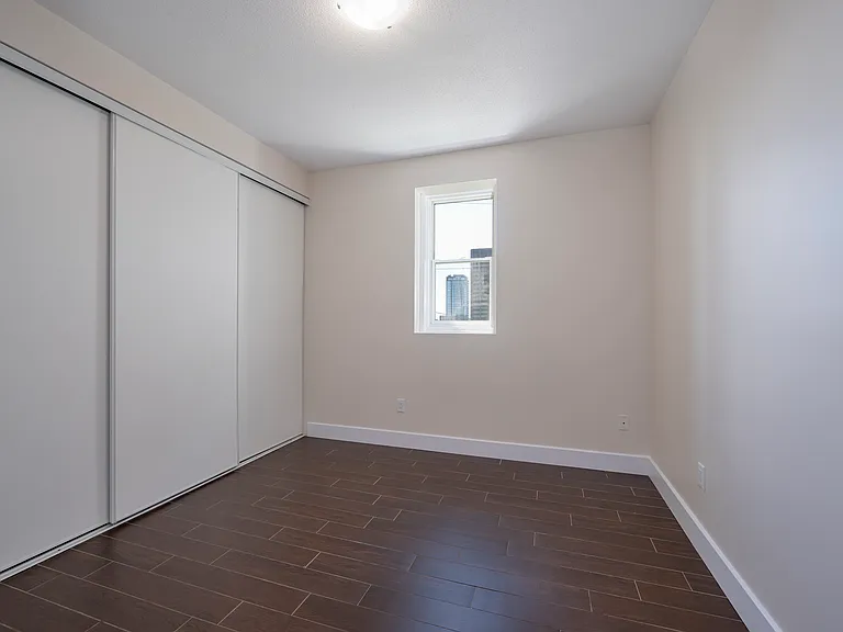 385 Bell St S — Photo 6
