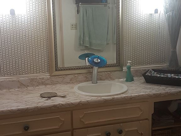 2nd image of 350 Thunderbird Dr APT 34
