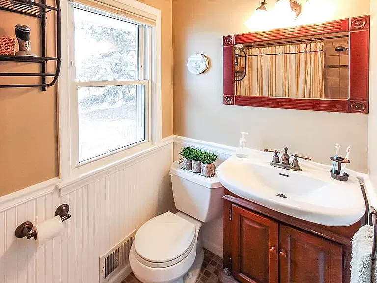 4 bed, 1800 sqft, $2,650 — Photo 3