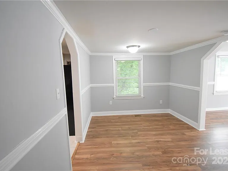 1077 Henderson St — Photo 16