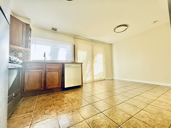 5th image of 617 Sandra Dr
