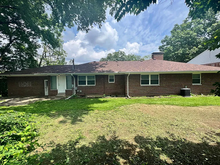 525 Far Hills Ave — Photo 3