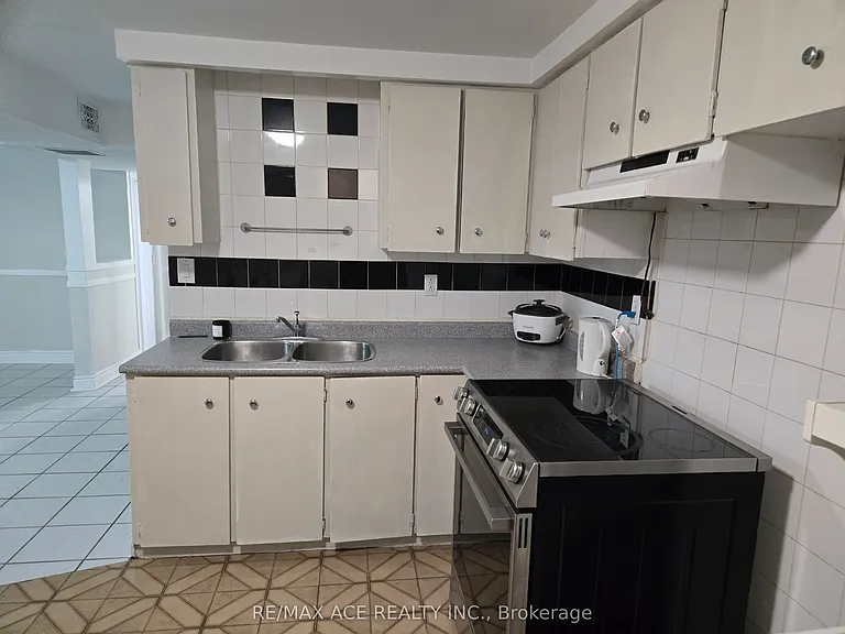 65 Dellbrook Cres #BASEMENT — Photo 5