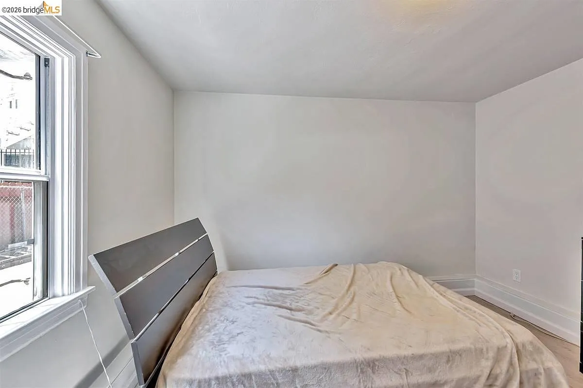 Building Photo - 1715 9th Ave #C