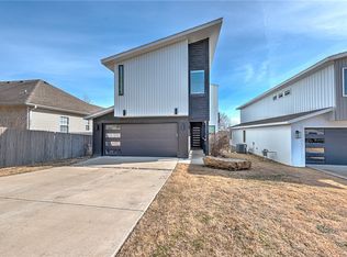 45 S Happy Hollow Rd, Fayetteville, AR 72701