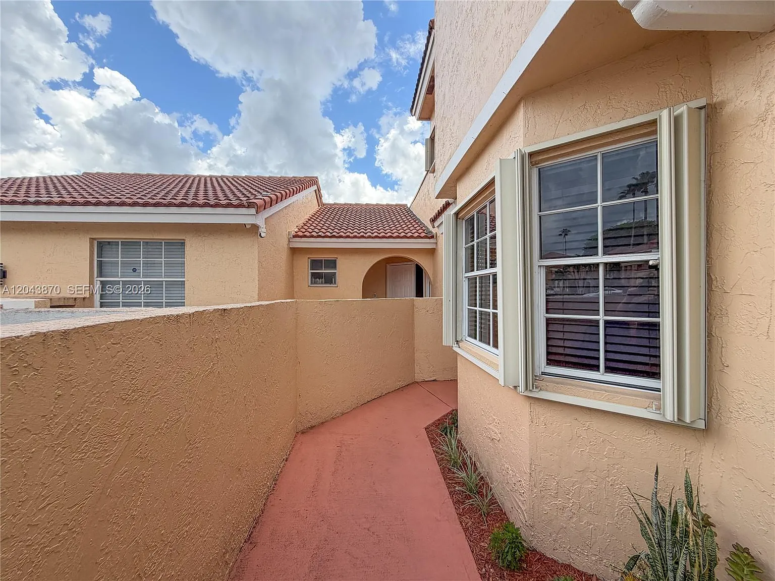 Portofino Condominium — Photo 3
