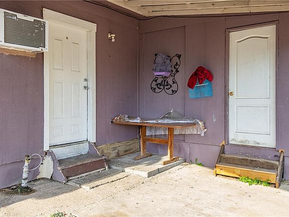 4th image of 1528 N Montclair Ave