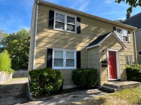 17 Cedar St, Bloomfield, NJ