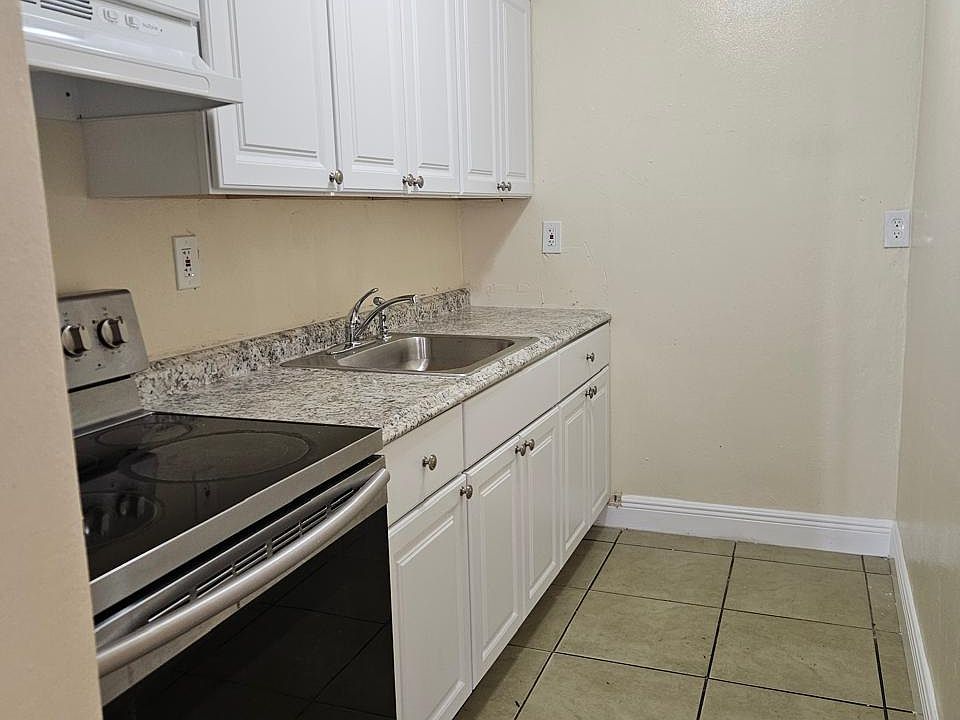 2nd image of 521 NE 35th Ct #O