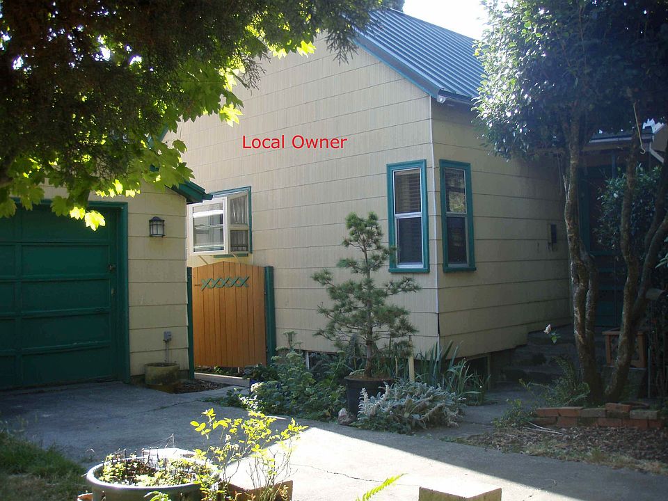 Single family home close in SE.