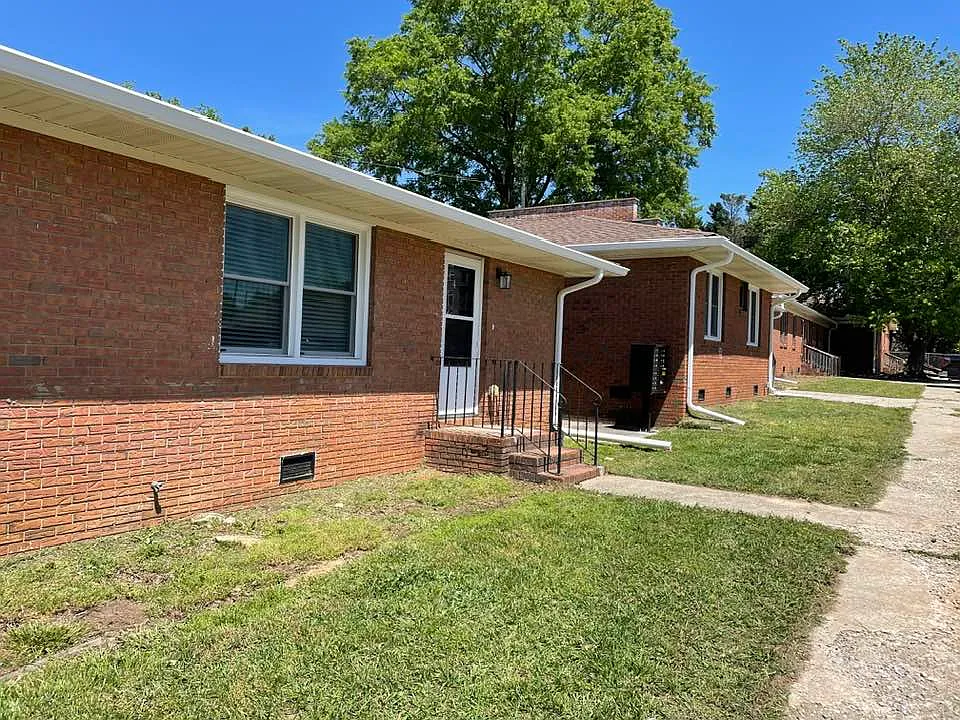 2 bed, 650 sqft, $1,300 — Photo 1