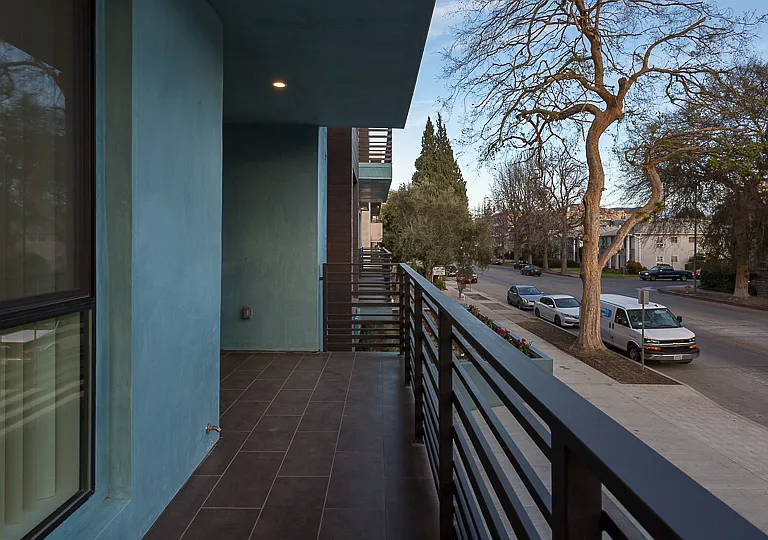 11269 Camarillo St #405 — Photo 32