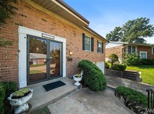 10300 Parkman Dr, Saint Louis, MO 63123