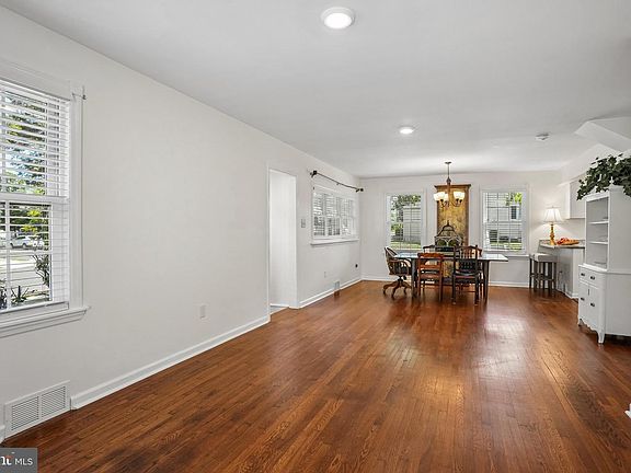 5th image of 600 Maple Ave