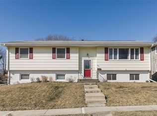 3016 Sue Ln NW, Cedar Rapids, IA 52405