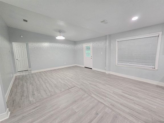 4th image of 7007 Bellaire Blvd