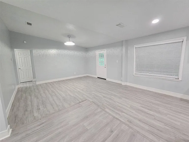 7007 Bellaire Blvd — Photo 4