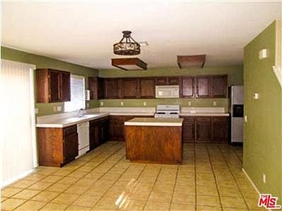 4th image of 26400 Antonio Cir
