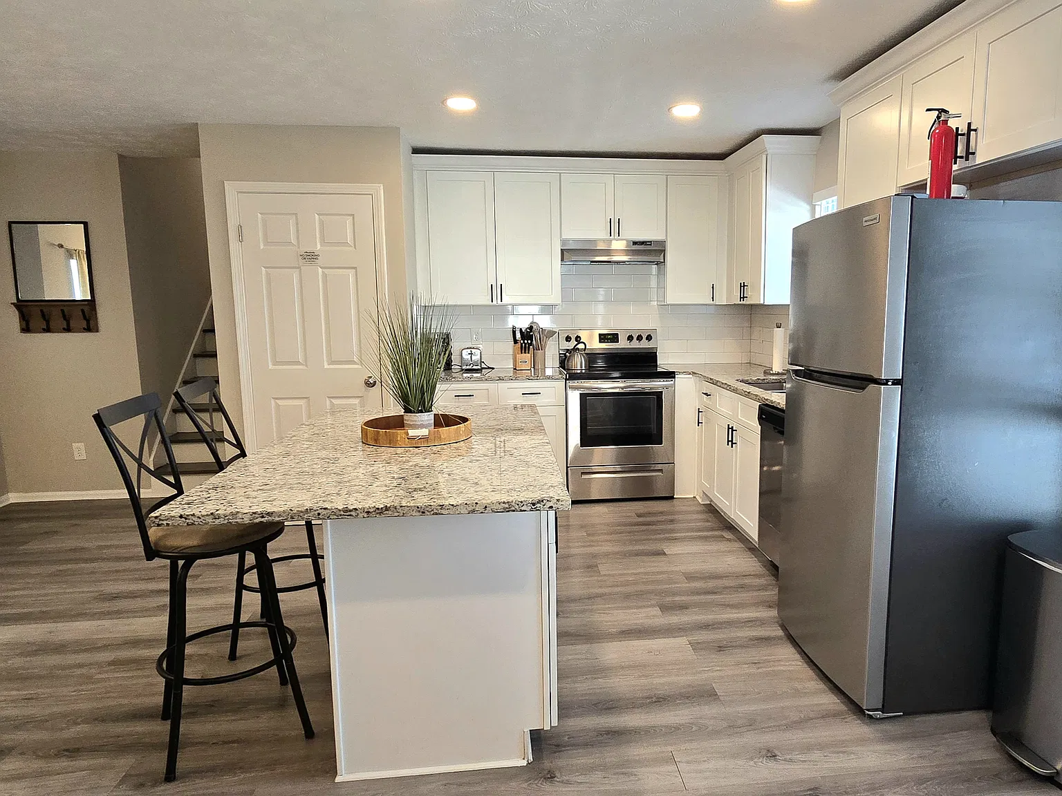 4 bed, 1926 sqft, $2,400 — Photo 2