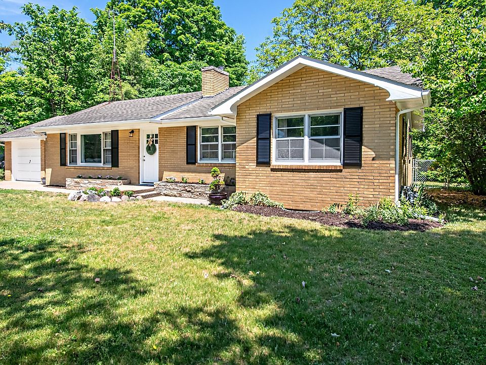 1st image of 409 W Napier Ave