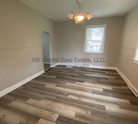 4th image of 1715 Edwardsville Rd