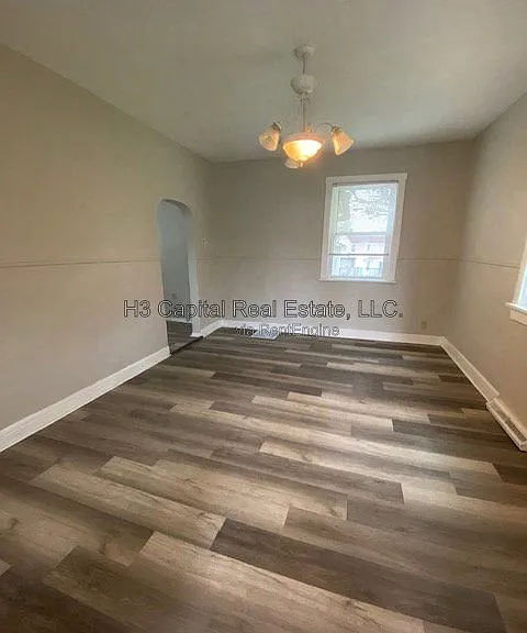 1715 Edwardsville Rd — Photo 4
