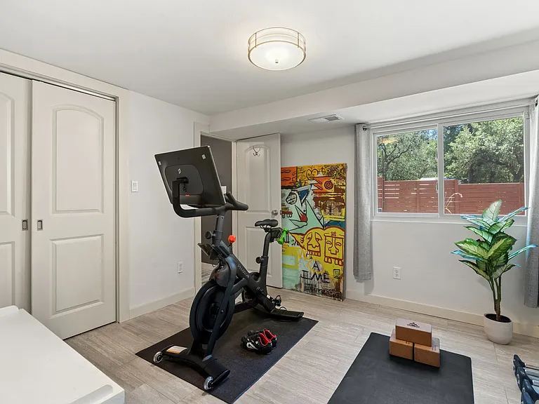 1025 Bonham Ter — Photo 35