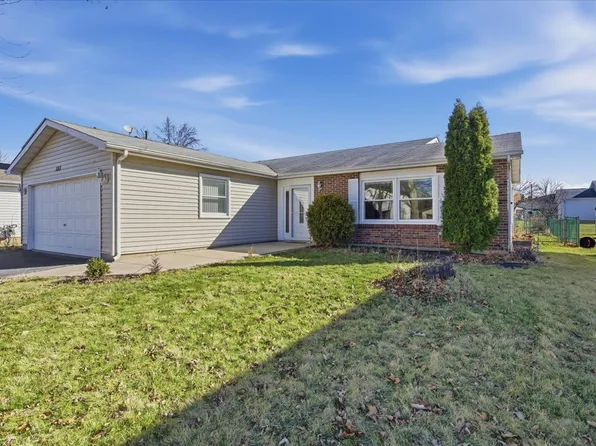 155 Surrey Dr, Carol Stream, IL 60188