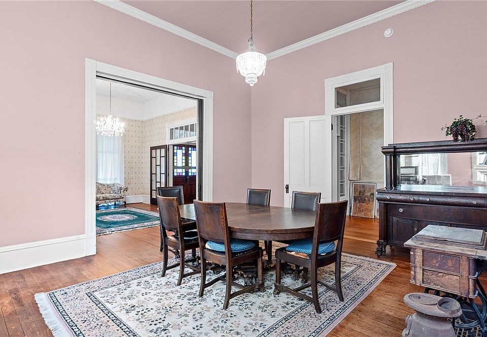 37th image of 701 1st St