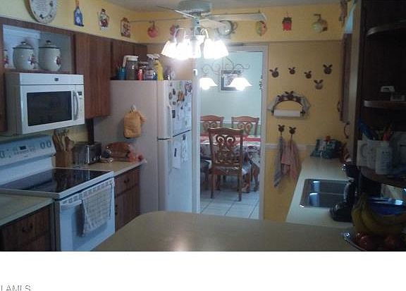 4th image of 3931 Little Creek Dr
